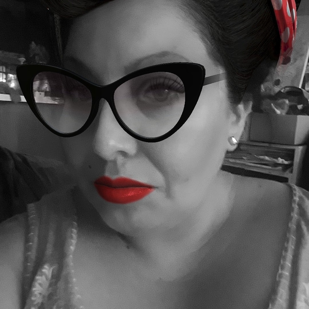 Meet your Posher, Chary